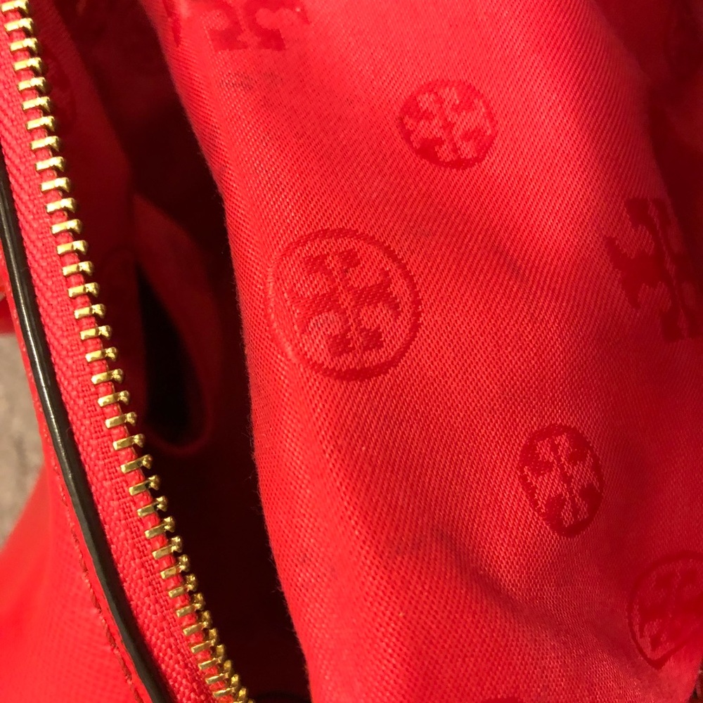 Tory Burch Robinson Middy Bowler Bag - Picture 8 of 8